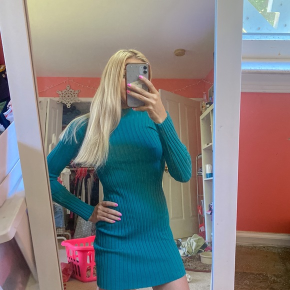 Princess Polly Dresses & Skirts - Princess Polly teal long sleeve mini dress